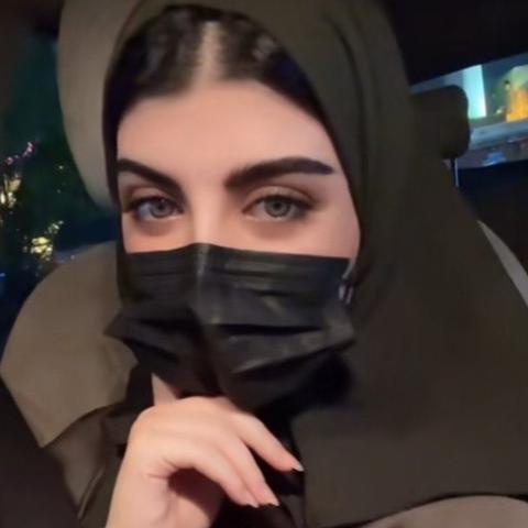 عروس سعودية هربت من عريسها في ليلة الدخلة