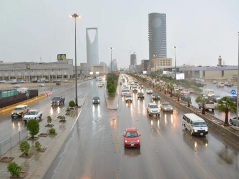 بعد حادثة الطيران…العقيل يحذر سكان الرياض من