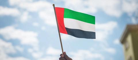 عاجل… الإمارات تُلزم الزوار والمقيمين السوريين
