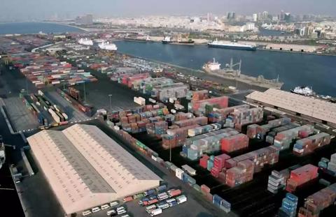ميناء دبي يتلقى ضربة قاضية قد يعيد الإمارات الى