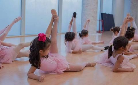 موعد افتتاح أول معهد للرقص للرجال والنساء في