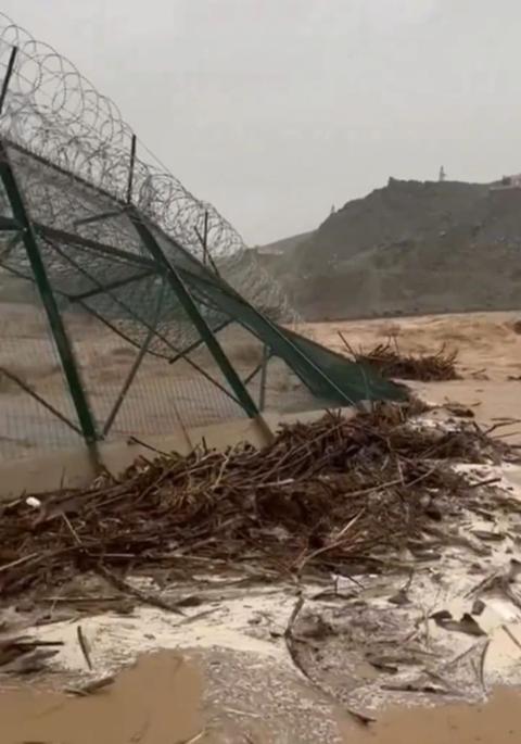 شاهد الكارثة كيف دمرت الحدود بين الإمارات