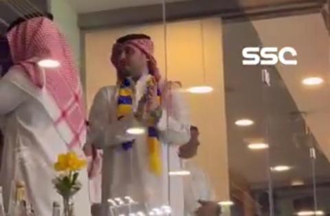 أمير سعودي يحتفل بهدف رونالدو بطريقة مخجلة
