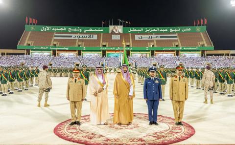 وزير الدفاع السعودية يرعى حفل تاريخي للخريجين