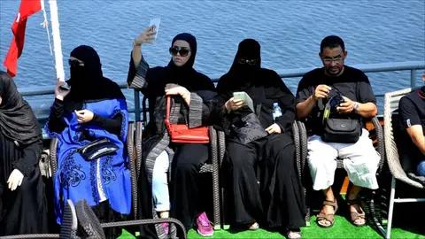“السعوديون” ينفقون 6 أضعاف ما ينفقه سياح