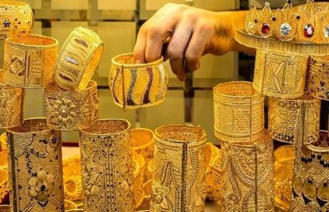 انخفاض طفيف في أسعار الذهب السعودي.. اضطراب غير