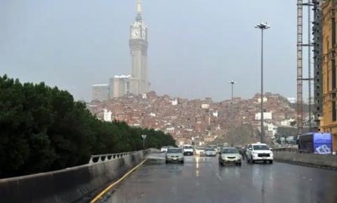 أمطار ورياح نشطة على محافظة جدة