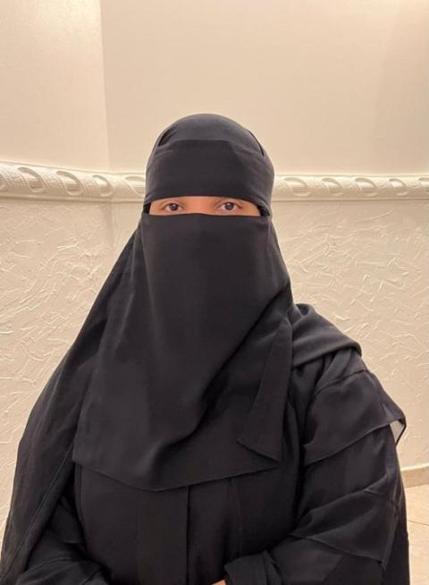 خمسينية سعودية ترفض الزواج براً بوالدتها