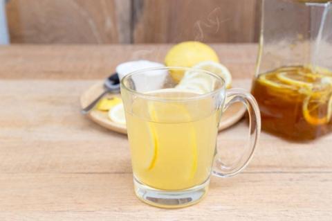 شاهد الوصفة الصحيحةلشرب الماء الدافئ مع الليمون