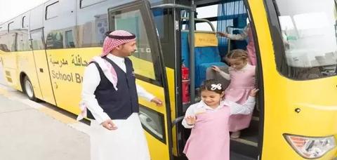 المرور السعودي ينبه طلاب المدارس وابائهم الحذر